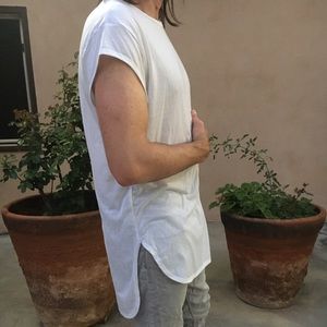 White high-low muscle tee by TopMan